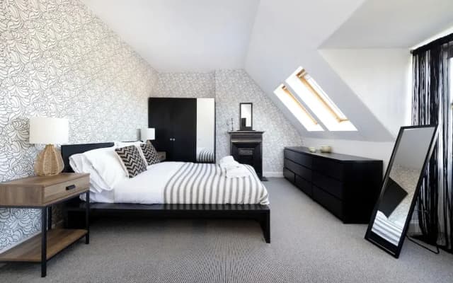 Delightful 3-bed Flat with Parking - photo 3