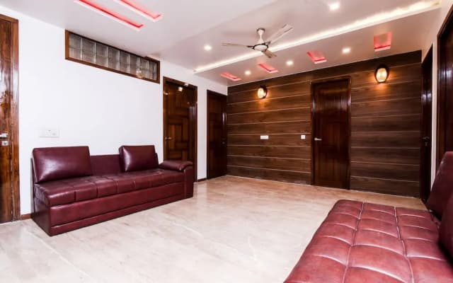 Oyo Flagship 16044 Sector 18 - photo 2