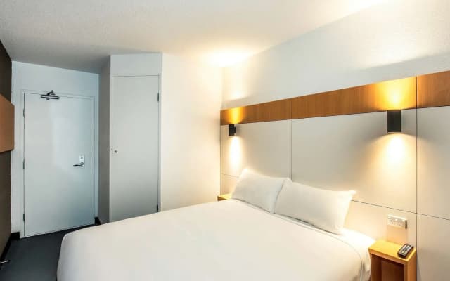 ibis budget Enfield - photo 5