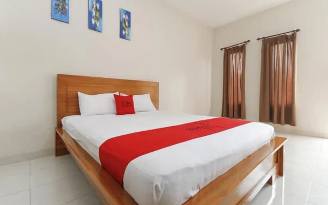 RedDoorz Plus near Cibubur Junction - photo 3