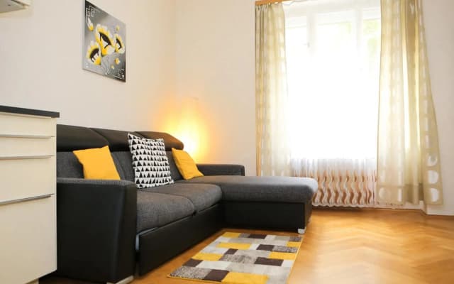 Yellow apartment few steps from metro - photo 2