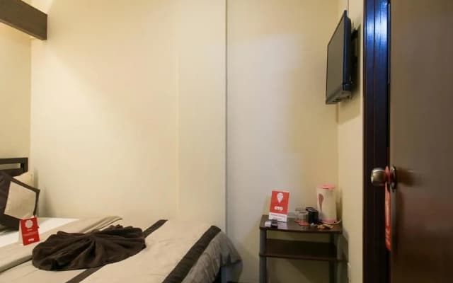 OYO 89979 Diamond Hotel - photo 5