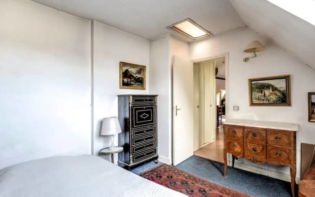 Rustic 3-bdr Family Apartment in Canal St. Martin - photo 2