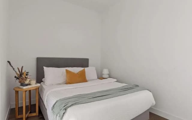 A Lux 2BR Apt Right Opposite Southern Cross - photo 3