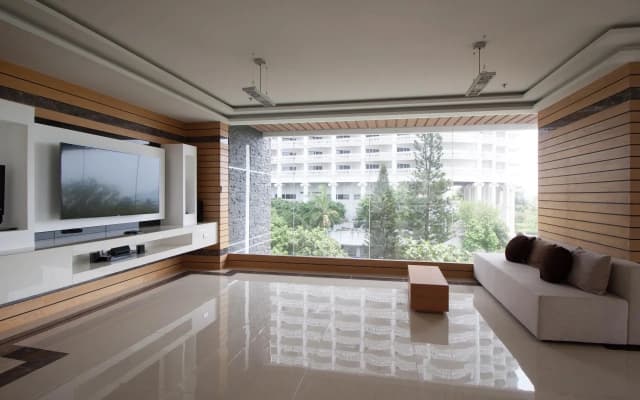 Wongamat Tower Condominium - photo 2