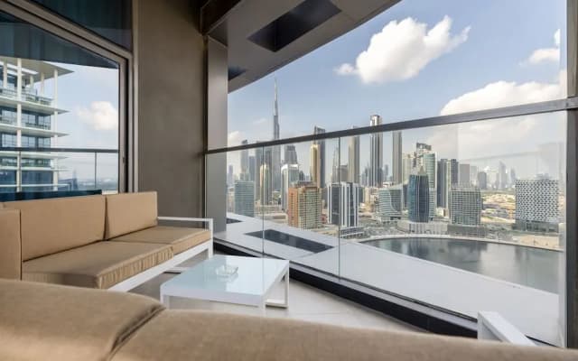 Waves - Seaside Splendor 2BR in Dubai's Business Bay - photo 2
