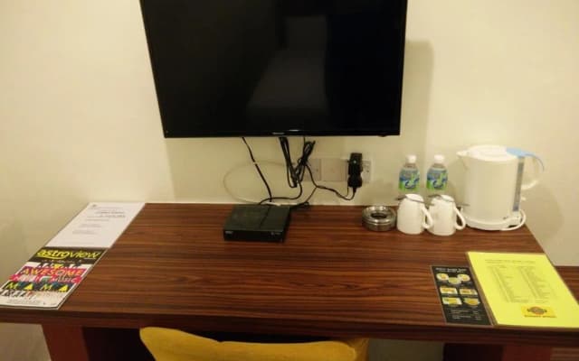 Station Gold Budget Hotel - photo 3