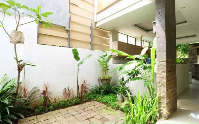 Pulasari Homestay & Villa - photo 2