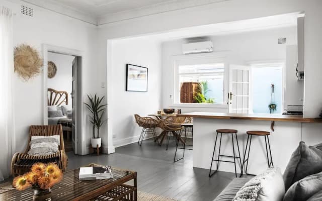 Beach Cottage in Bondi - photo 2