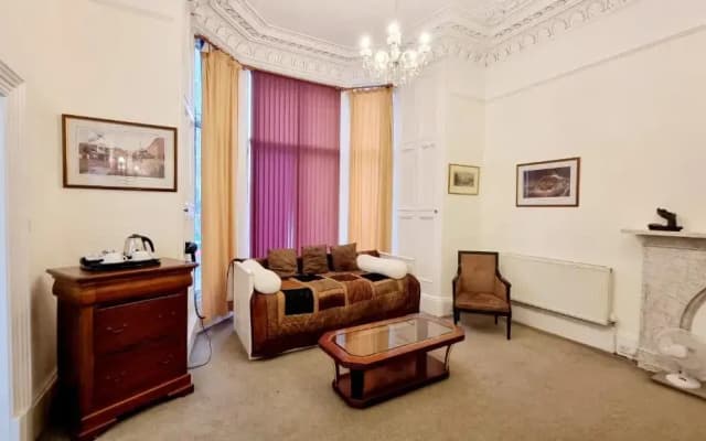 The Guards Hotel - photo 2