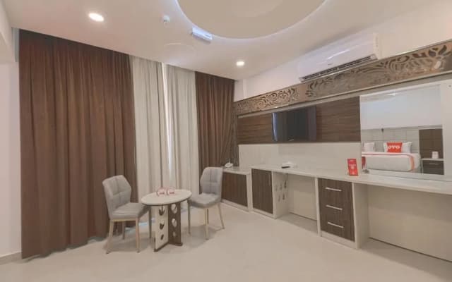 Diamond Star Hotel - photo 2