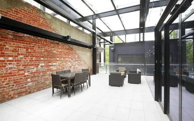 Cozy & Charming 2BR Stay, Free Parking - photo 4