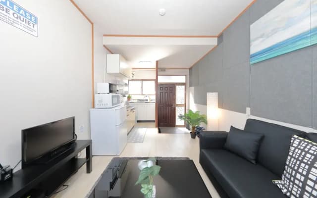 Namba East House01 - photo 2