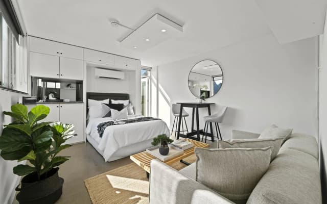 Modern Potts Point Studio - photo 2