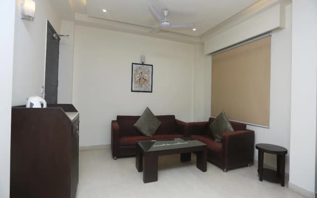 The Metropolis Guest House Near RK Ashram Metro Station - photo 5