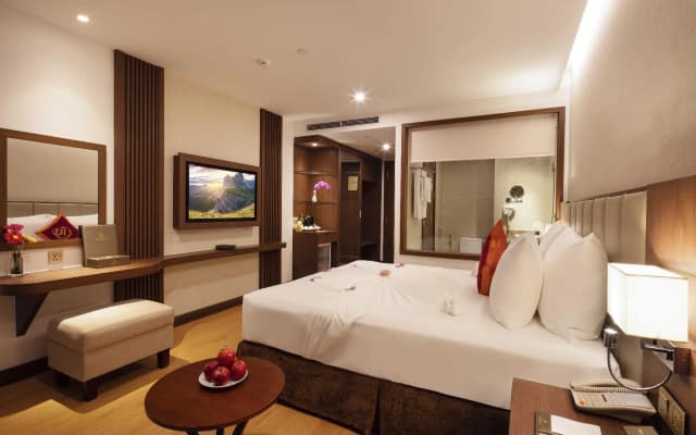 Regalia Gold Hotel - photo 4