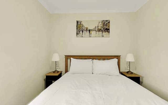 Charming Centrally Located Wimbledon Flat - photo 2