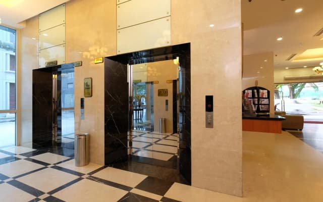 Orchid Hotel - photo 2