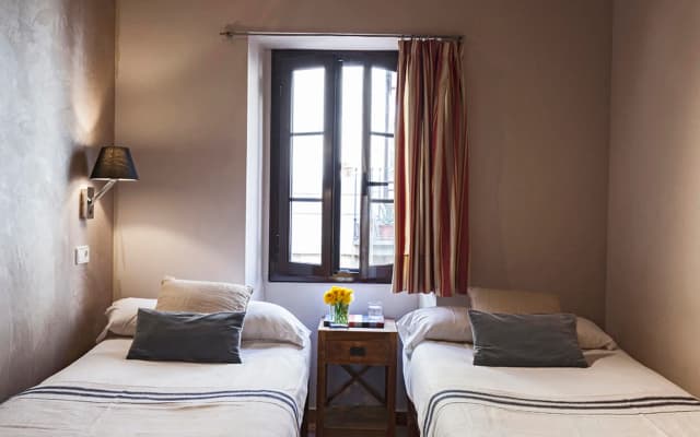 AinB Las Ramblas-Guardia Apartments - photo 4