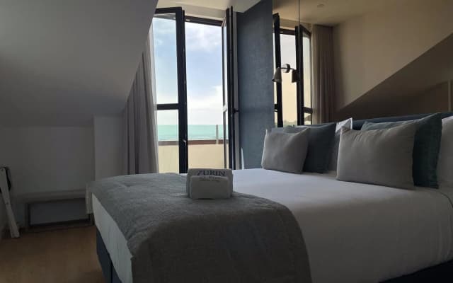 Zurin Charm Hotel - photo 4
