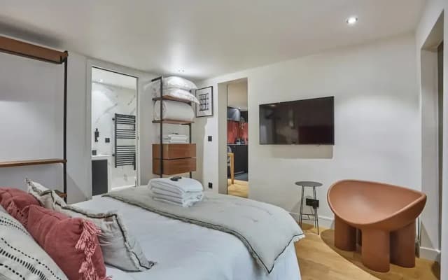 Charming Apartment Faubourg St Honore Madeleine - photo 2