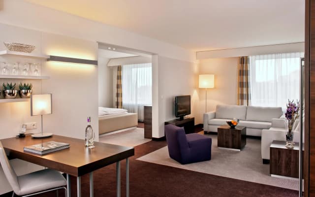 Estrel Hotel Berlin - photo 5