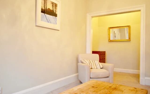 Homely 2 Bedroom Apartment in Stockbridge - photo 5