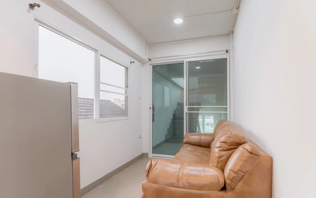 MiddleWay House - photo 3