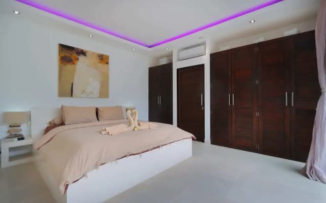 Elegant Private Villa, 3 BR, Seminyak With Staff - photo 5