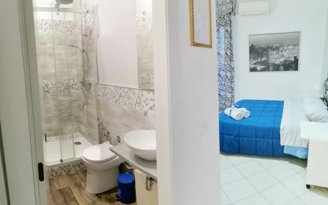 Double Room - Shared Bathroom 4 Min From the Center - photo 2