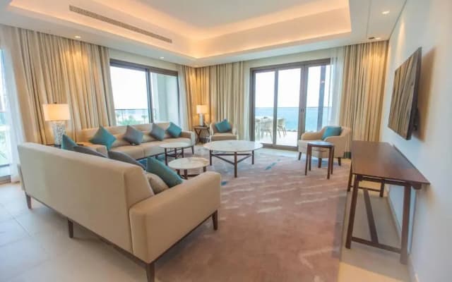 Luxurious 5 Bedroom Apartment - Full Ocean view - photo 2