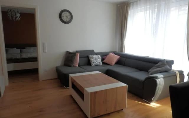 Spacious, Modern 1-bdrm Apt near VIC & Austria Ctr - photo 3