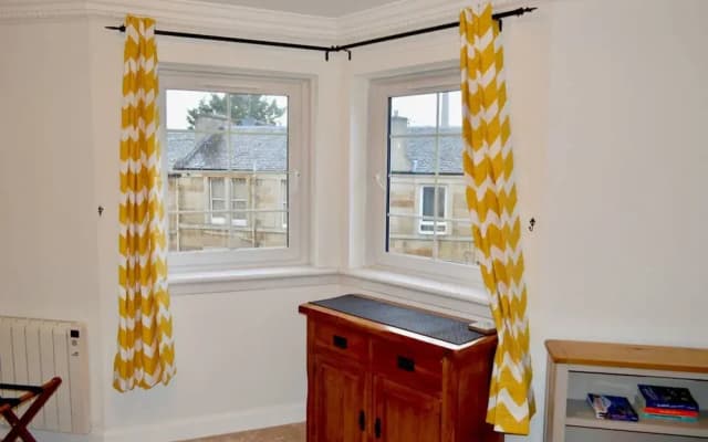 Edinburgh Apartment With Pool and Rooftop Views - photo 3