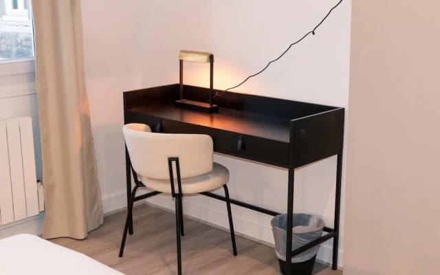 Copernic Right Luminous 2BR Apartment in Paris - photo 5