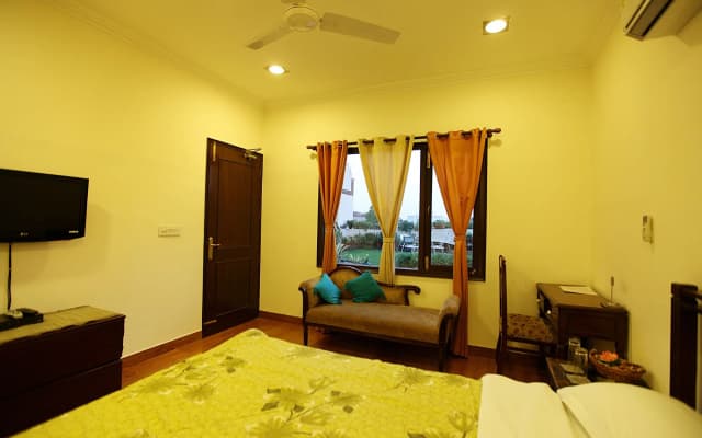 vandanas bed and breakfast - photo 2