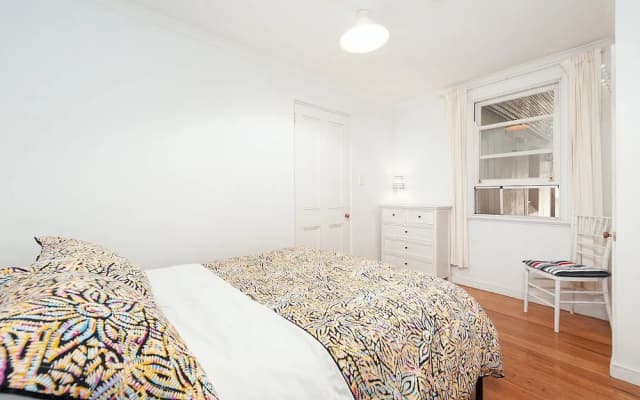 Charming Centrally Located 2 Bedroom Accommodation - photo 3