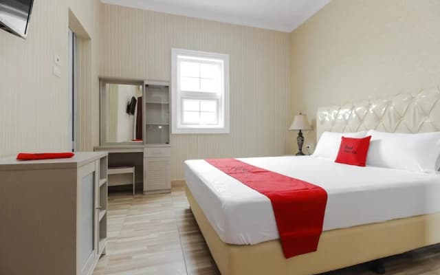RedDoorz Plus @ Kwitang 2 - photo 3