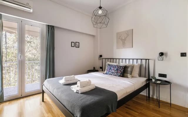 Zeus 2-Bedroom Apt with Acropolis View - photo 2