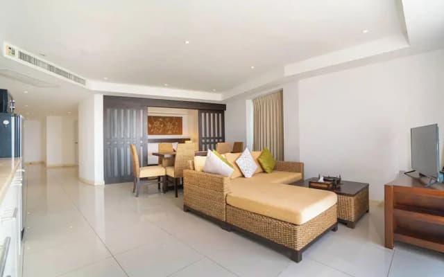 Kata Ocean View 2BR Apartment M12 - photo 4