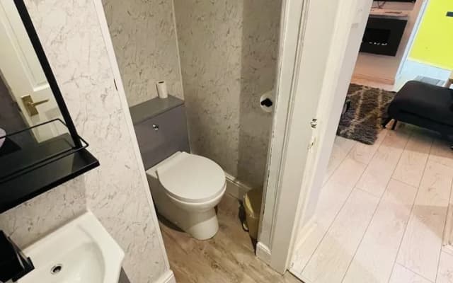 Unique two bed Main Door Flat at the Meadows - photo 4