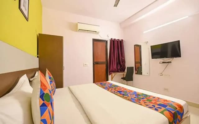 FabHotel Royal Discovery - photo 2