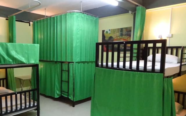 Hugs Guesthouse - photo 4
