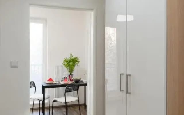 Henry Apartments - photo 4