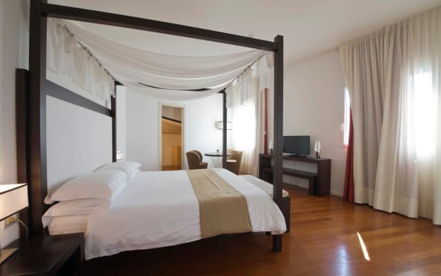 Eden Rock Resort - photo 2