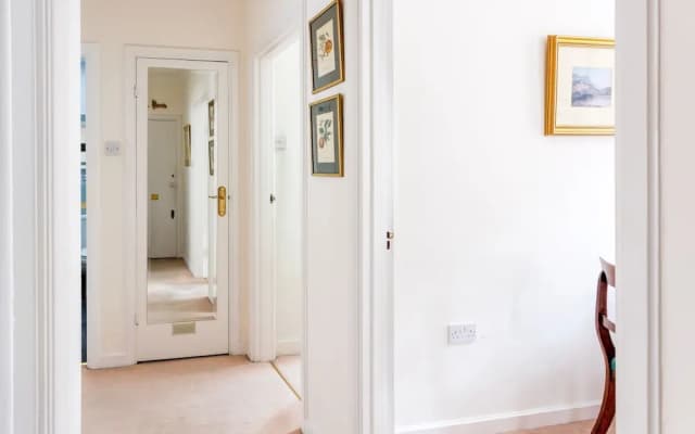 Traditional 2 bedroom flat - photo 3