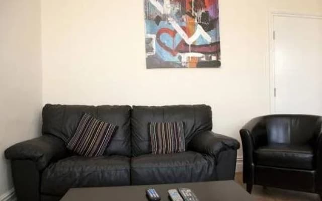 Windmill Serviced Apartments - photo 2