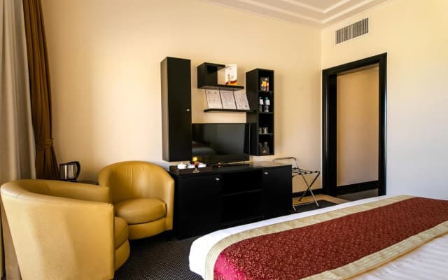 Royal Beach Hotel & Resort - photo 3