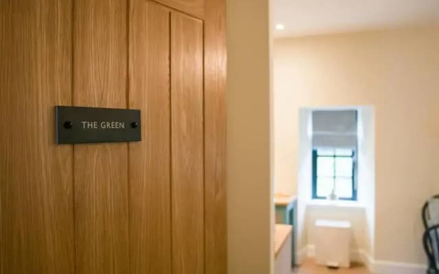 Stunning Edinburgh 1820s Stables Converted Studio - photo 2