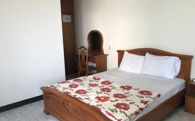 Tay Ho Hotel - photo 2