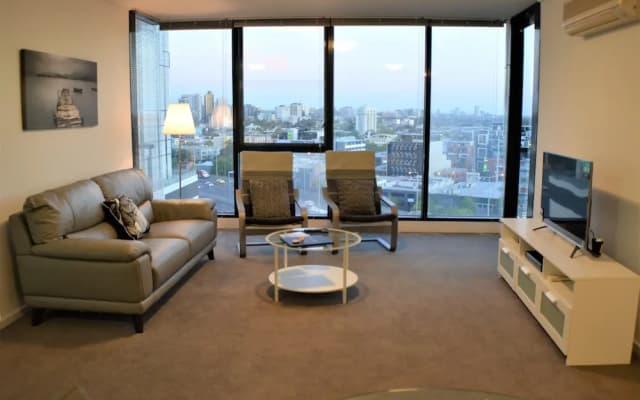 Royal Stays Apartments - Whiteman St - photo 4